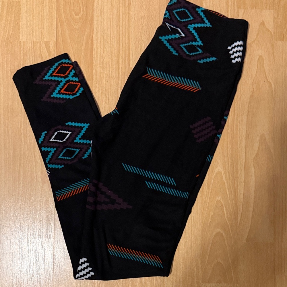 LuLaRoe Black and Gray Leggings with Geometric Accents
